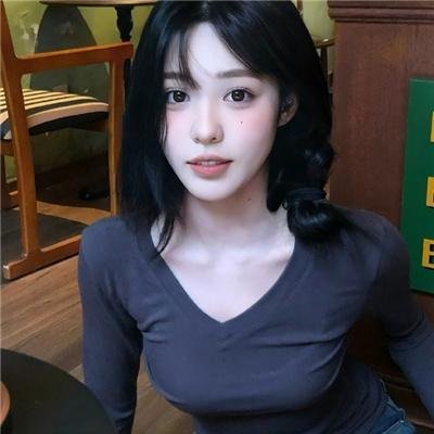 穿盔甲的少女
